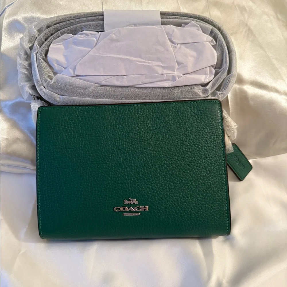 ☘️Coach NWT Slim Crossbody Bag in shamrock Green with Silver Accents - Picture 2 of 6